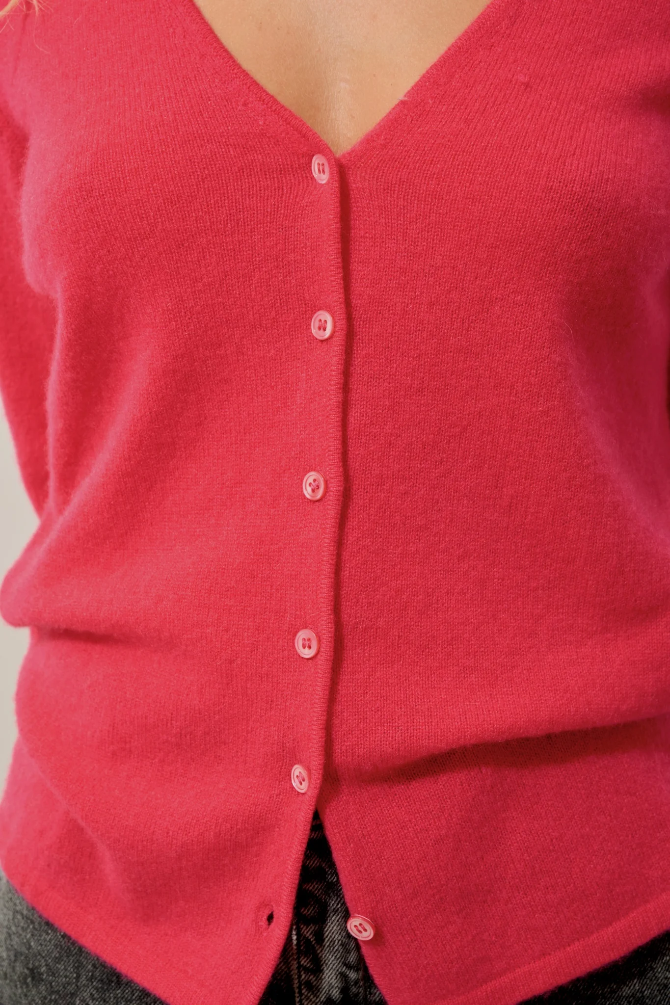 CHALAIS cardigan col v magenta red 100% cachemire – Image 5